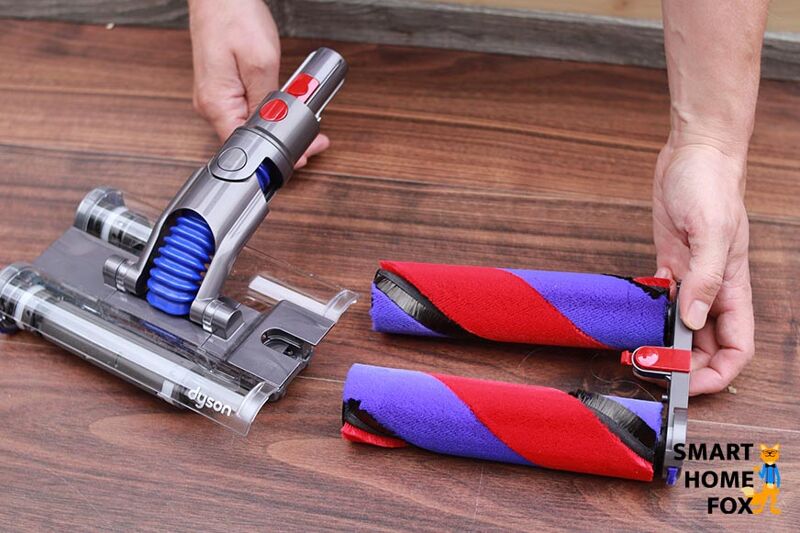 Cleaning the 360-degree floor nozzle